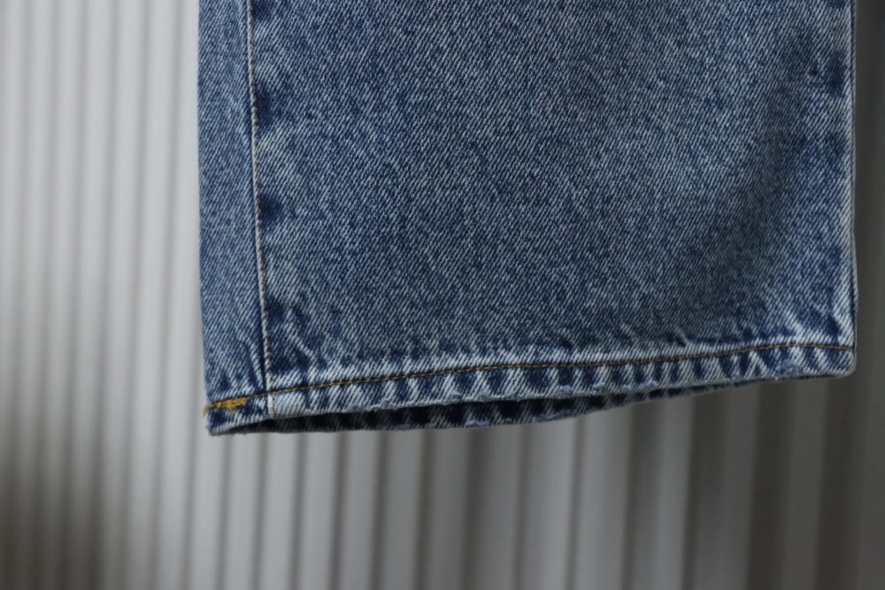 Levi’s x Nike locker sitzende Jeanshose mit geripptem Besatz mit Druckknöpfen und Aufnäher mit Schriftzugmuster – Bild 7