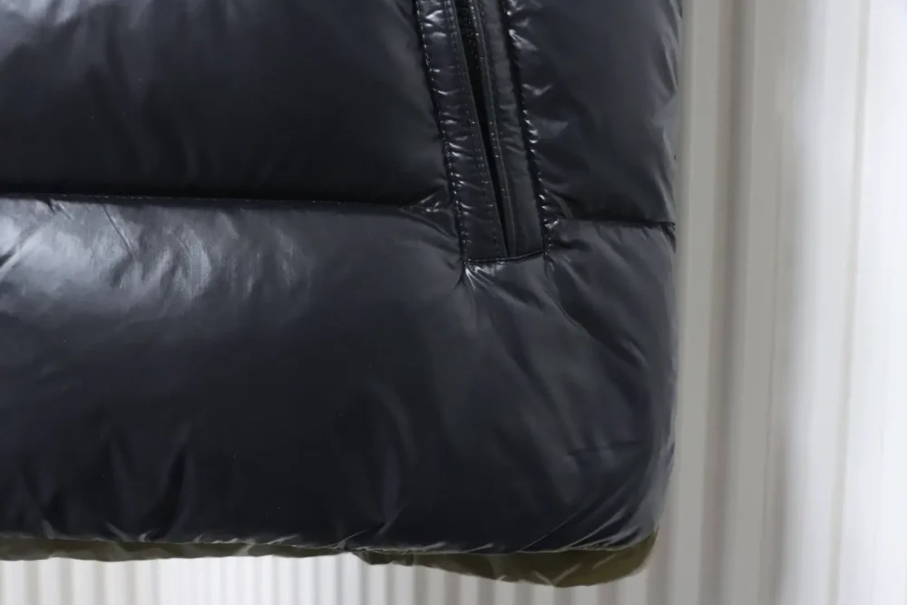 Moncler Karoweste im Colorblock-Design in glänzendem Schwarz – Bild 7