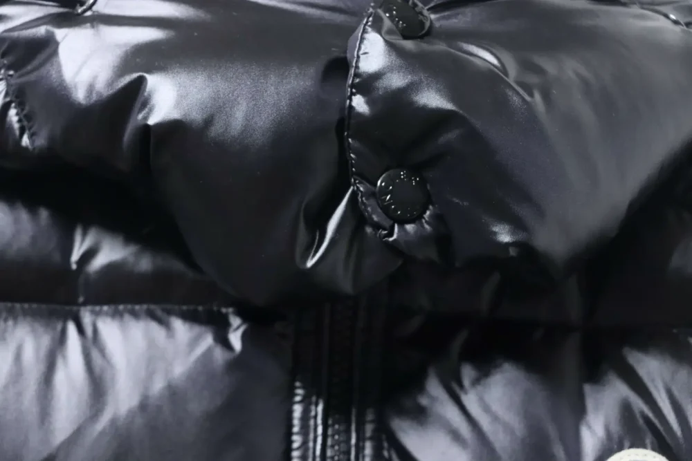 Moncler Maya Kapuzenweste glänzend – Bild 12