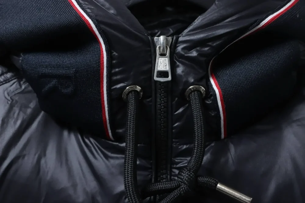 Moncler Web-Kapuzenweste mit Schriftzug – Bild 5
