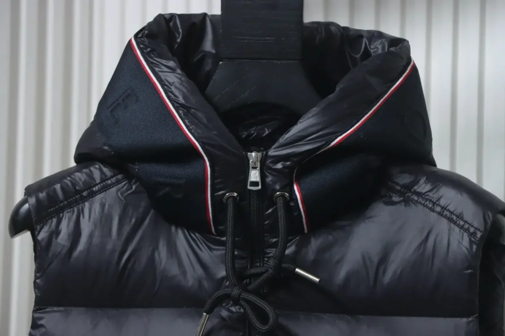 Moncler Web-Kapuzenweste mit Schriftzug – Bild 3