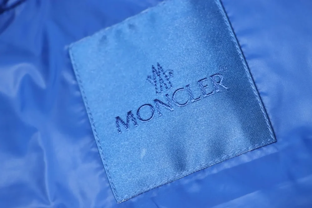 Moncler limitierte Auflage Logo blau Fat Man Weste – Bild 10