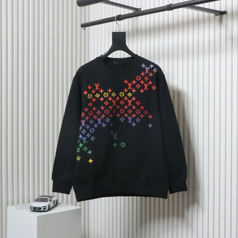 Monogram gradient print crew neck sweatshirt