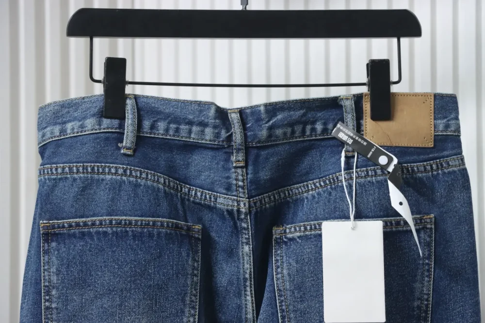 Neue Jeanshose mit Messerschnitt von Celine – Bild 3