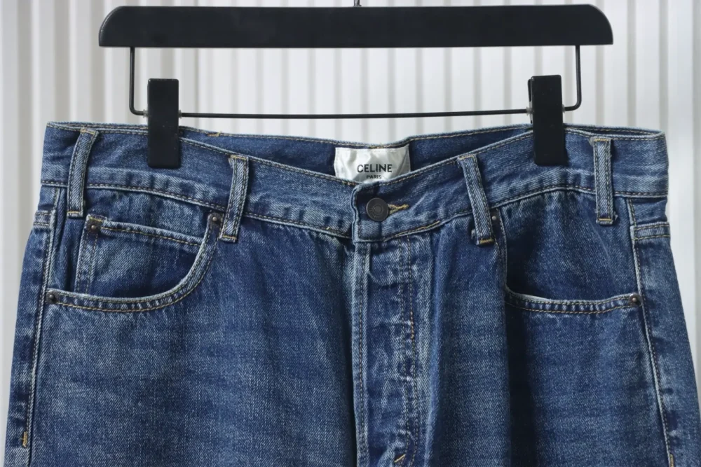 Neue Jeanshose mit Messerschnitt von Celine – Bild 4