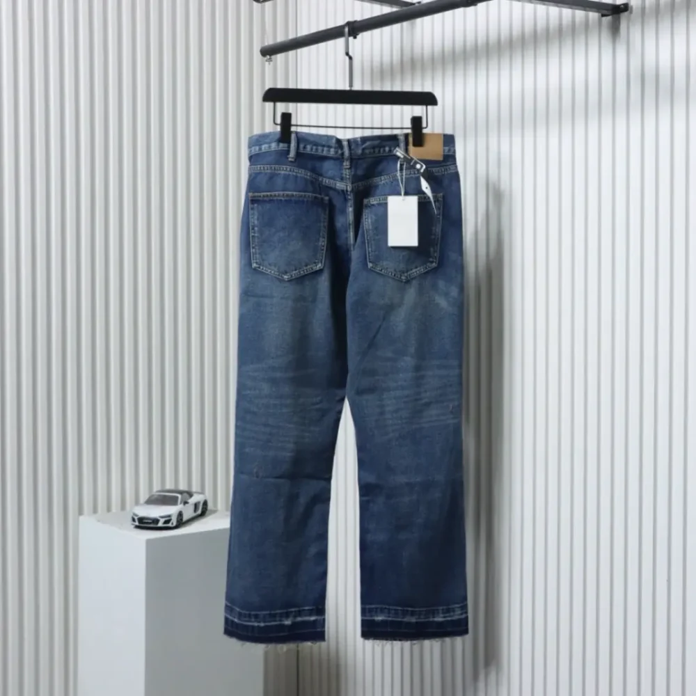 Neue Jeanshose mit Messerschnitt von Celine – Bild 2