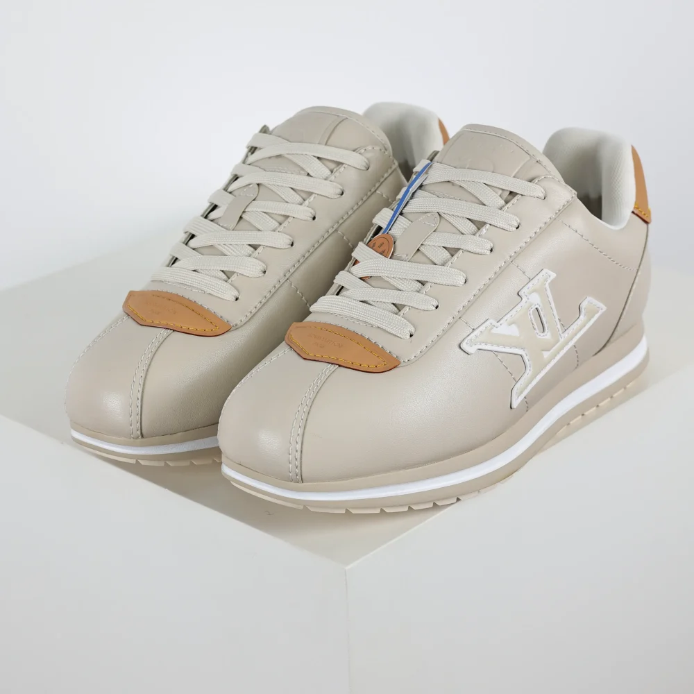 Nigo Buttersoft Low-Top-Sneaker mit runder Zehenpartie und Schnürung Beige