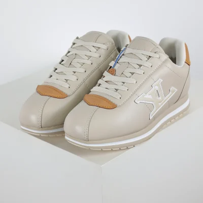 Nigo Buttersoft Low-Top-Sneaker mit runder Zehenpartie und Schnürung Beige