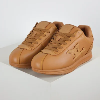 Nigo Buttersoft Low-Top-Sneaker mit runder Zehenpartie und Schnürung Braun