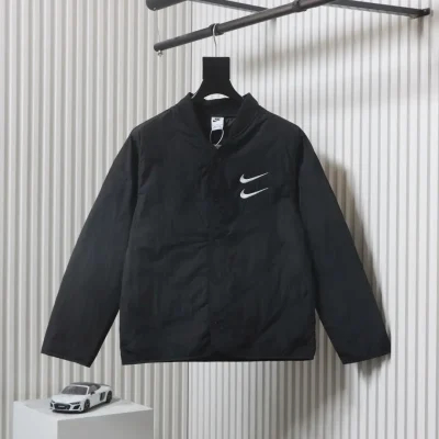 Nike Sportswear Lockere Steppjacke mit Swoosh-Stickerei und Doppelhaken