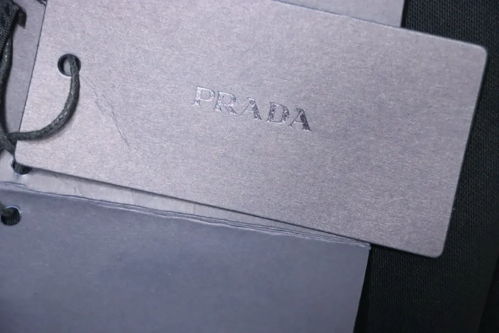 Prada Langarmshirt mit Reißverschluss auf der Brust und Dreieckslogo – Bild 9