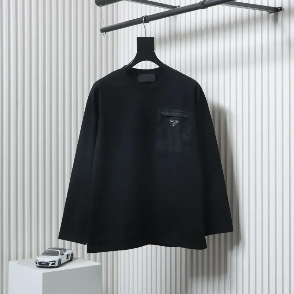 Prada Langarmshirt mit Reißverschluss auf der Brust und Dreieckslogo