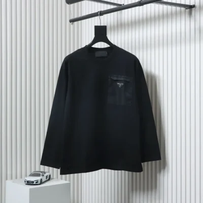 Prada Langarmshirt mit Reißverschluss auf der Brust und Dreieckslogo