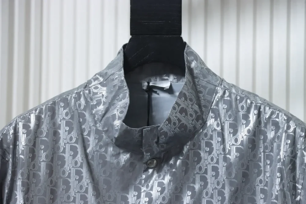 Reflektorjacke mit Stehkragen und Allover-Print – Bild 3