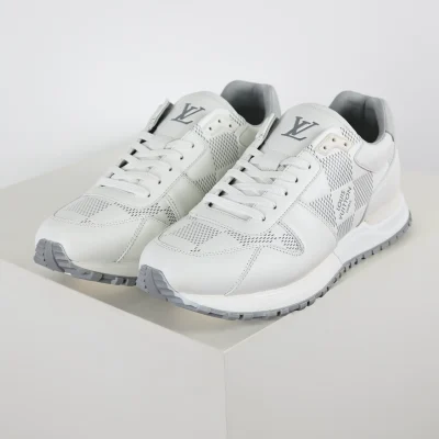 Run Away Lässige Low-Top-Schnürschuhe mit runder Zehenpartie in Schwarz und Weiß