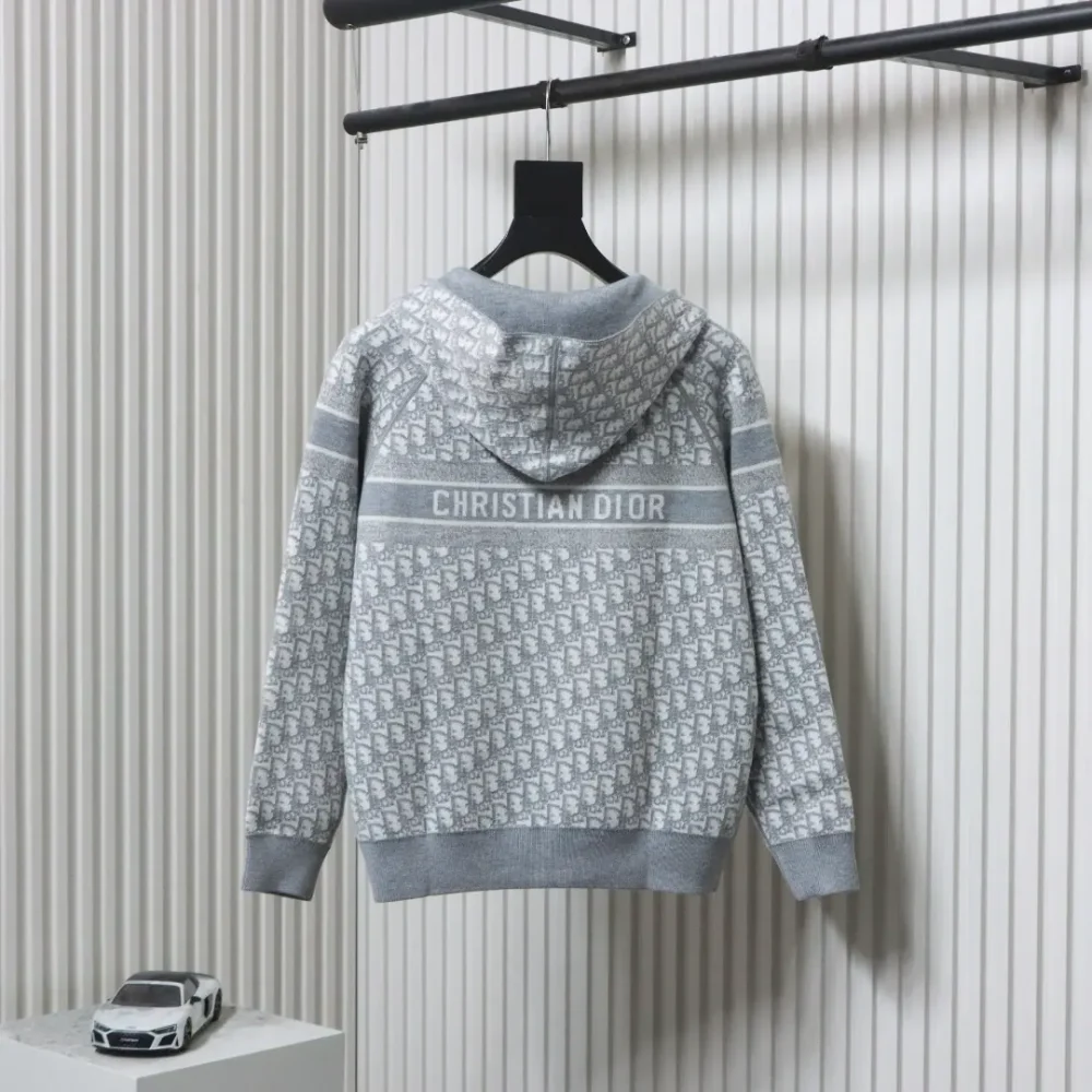 Schräge Wendejacke aus Kaschmir im Jacquard-Strick – Bild 12