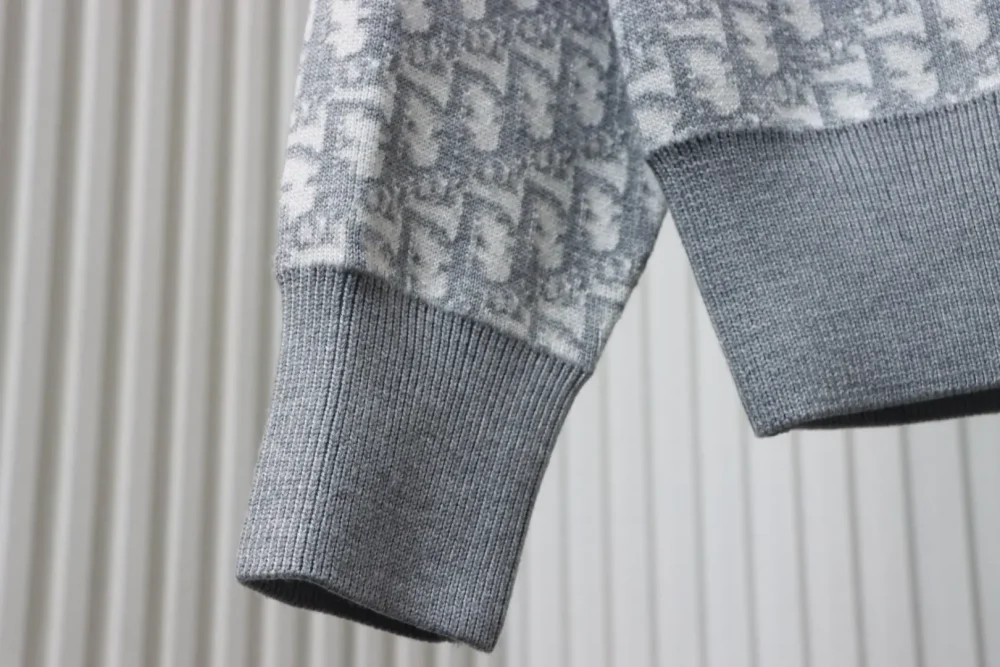 Schräger, doppelseitiger Rundhalsausschnitt aus Kaschmir mit Jacquard-Strick – Bild 7