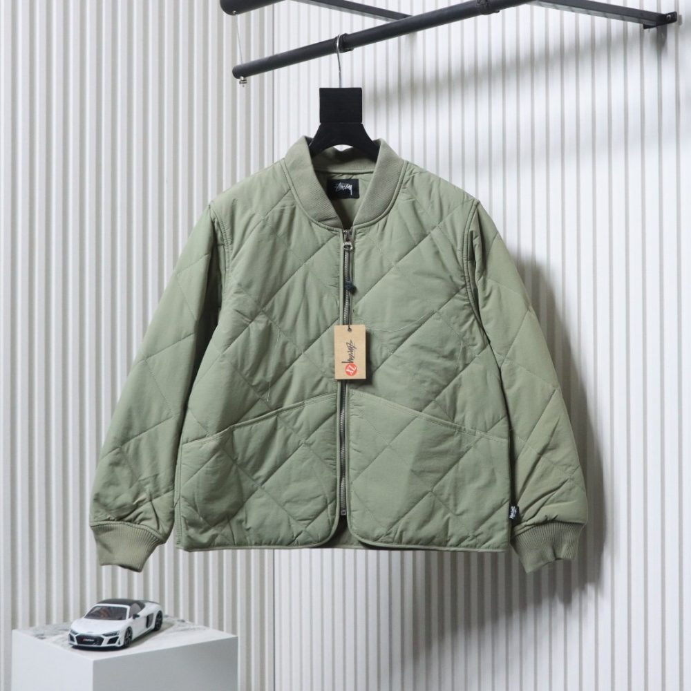 Stussy Schwarze Pufferjacke mit 8-Billiard-Reißverschluss – Bild 3