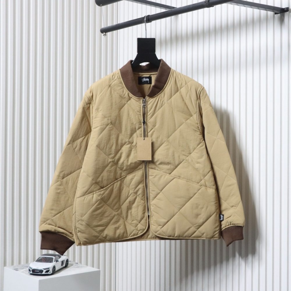 Stussy Schwarze Pufferjacke mit 8-Billiard-Reißverschluss