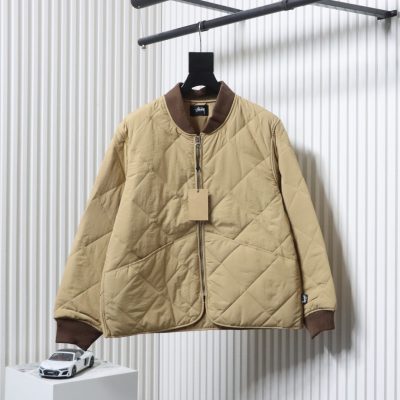 Stussy Schwarze Pufferjacke mit 8-Billiard-Reißverschluss