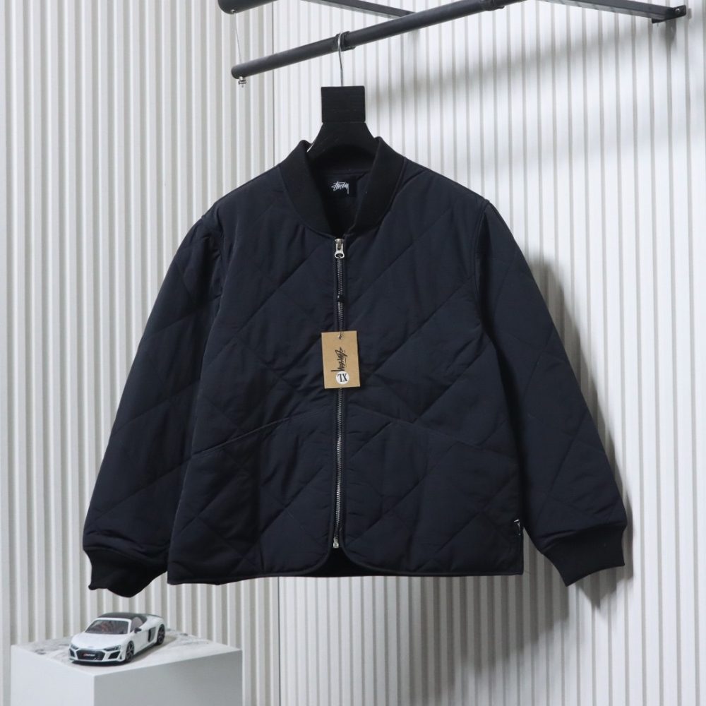 Stussy Schwarze Pufferjacke mit 8-Billiard-Reißverschluss – Bild 5
