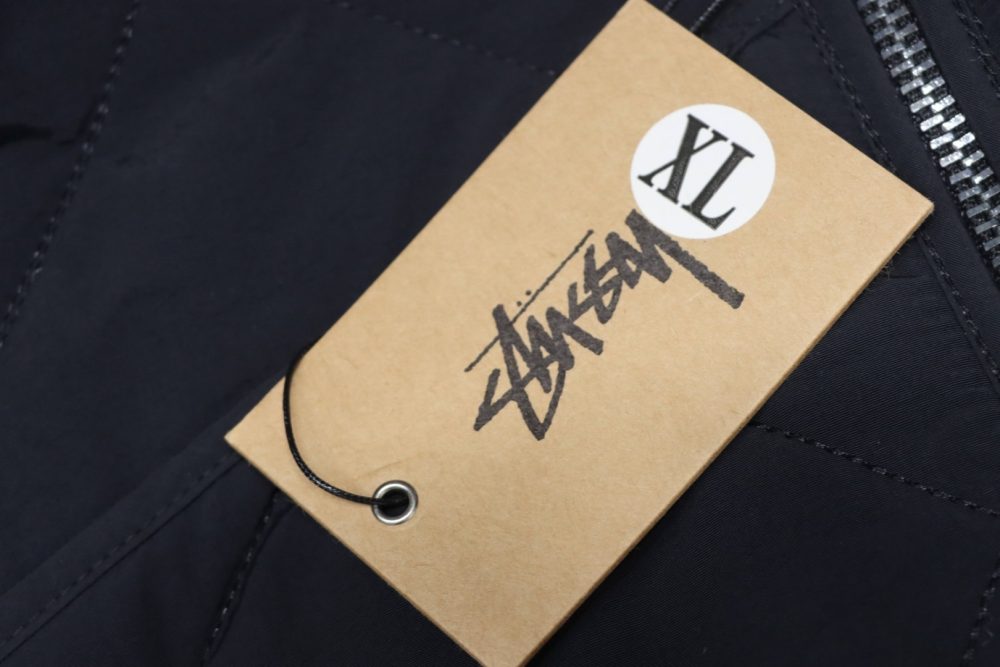 Stussy Schwarze Pufferjacke mit 8-Billiard-Reißverschluss – Bild 12