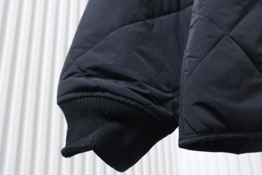 Stussy Schwarze Pufferjacke mit 8-Billiard-Reißverschluss – Bild 10