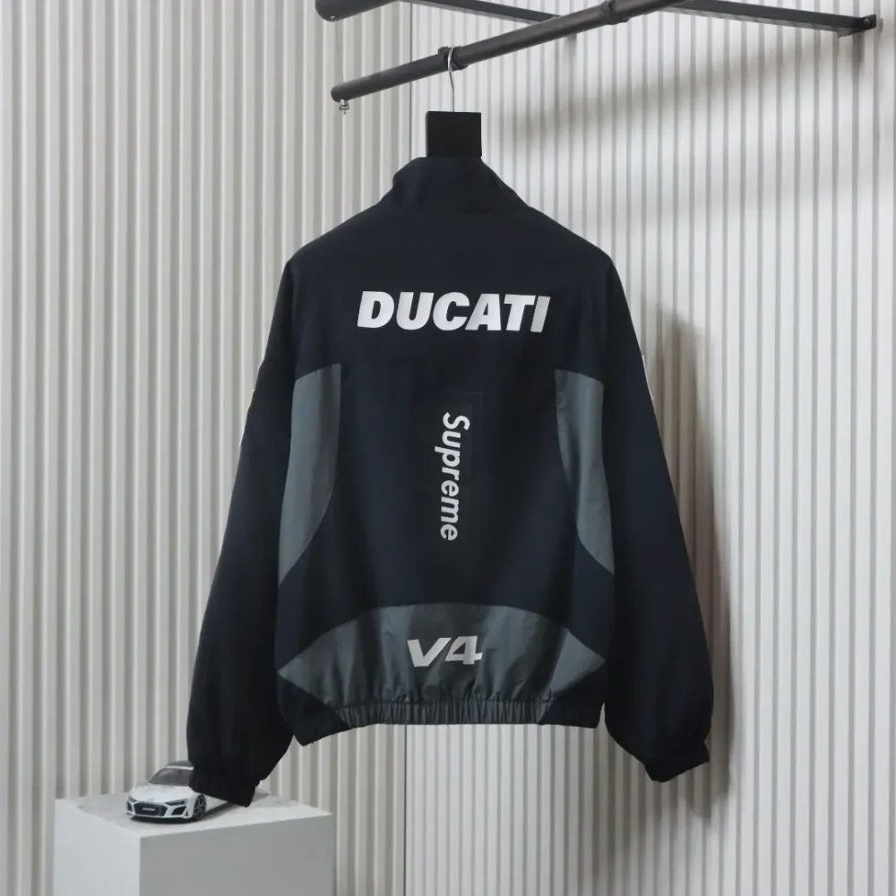 Sup.reme Ducati Co-Branding-Logo-Print in Kontrastfarbe – Sportjacke – Bild 12