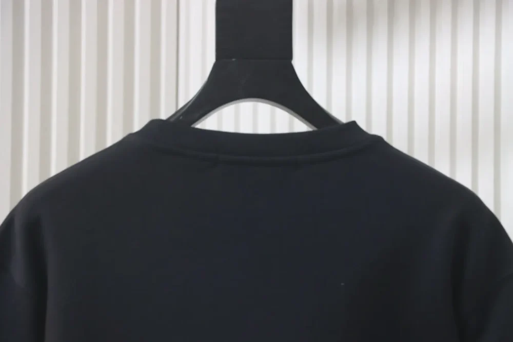 Sweatshirt mit Rundhalsausschnitt und Mosaik-Schriftzug – Bild 4