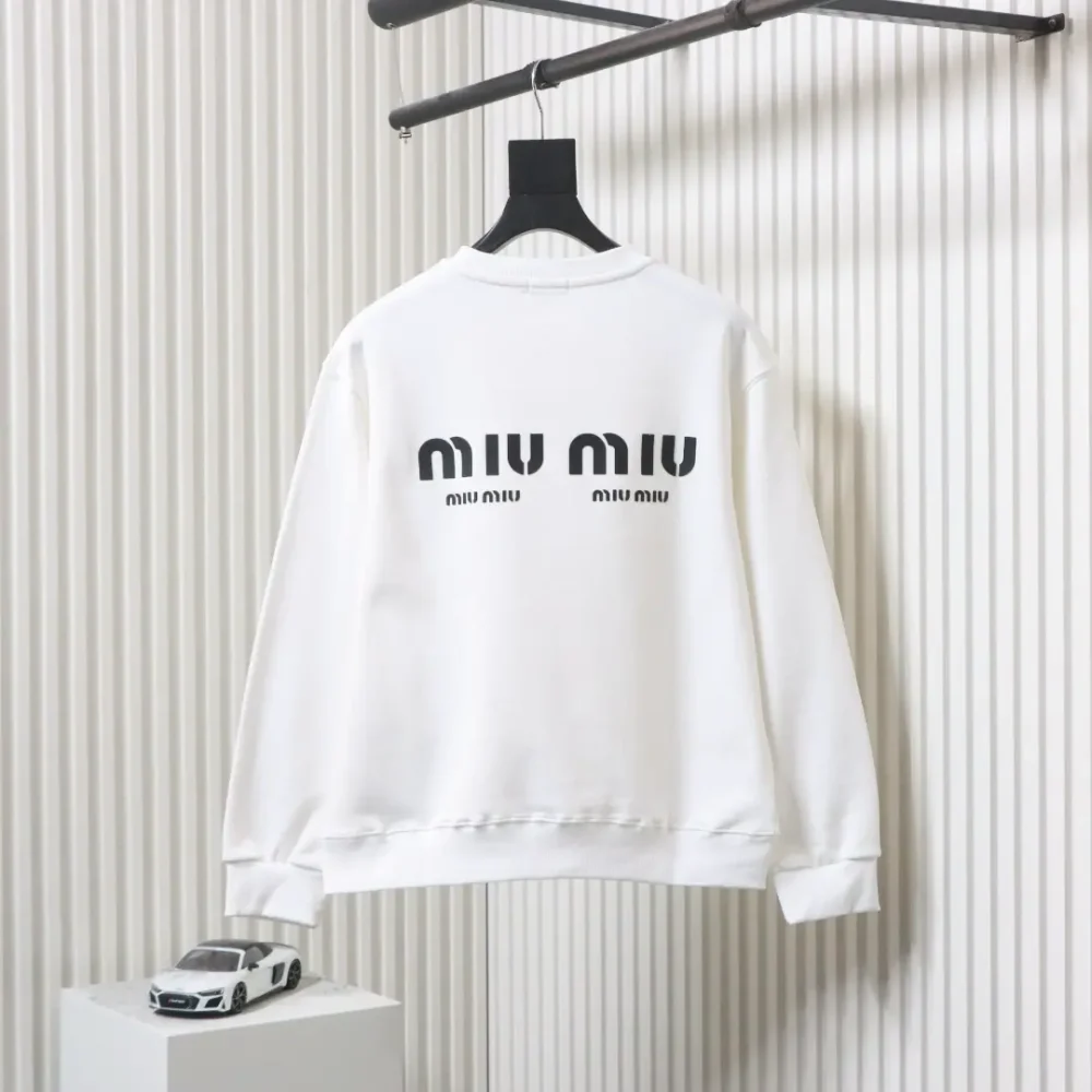Sweatshirt mit Rundhalsausschnitt und Strass-Schriftzug