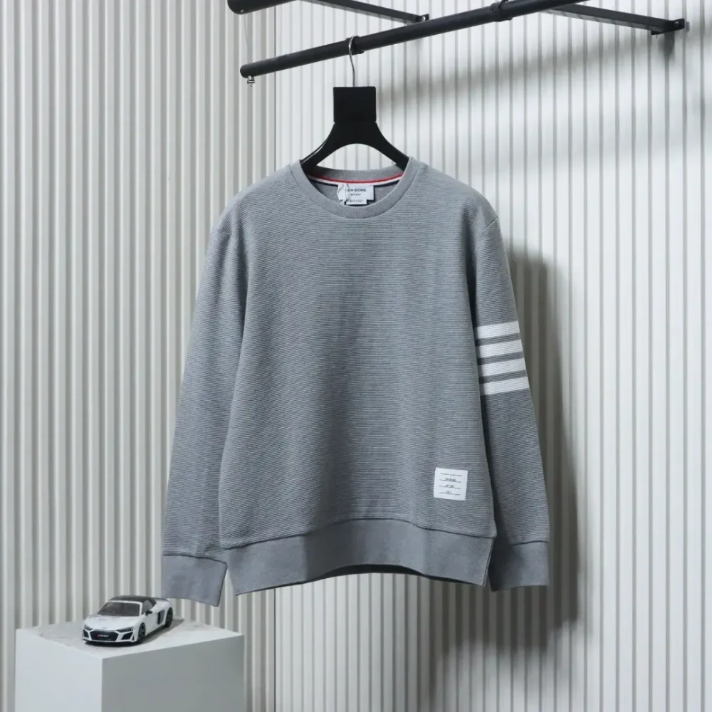 Sweatshirt mit Rundhalsausschnitt und Waffelstruktur in Wasserwellenform – Bild 11