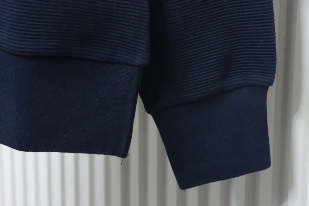 Sweatshirt mit Rundhalsausschnitt und Waffelstruktur in Wasserwellenform – Bild 8