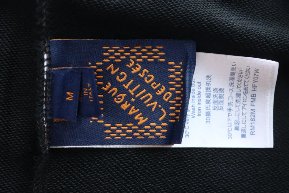 Sweatshirt mit Rundhalsausschnitt und aufgesticktem Lederetikett und Buchstaben – Bild 9