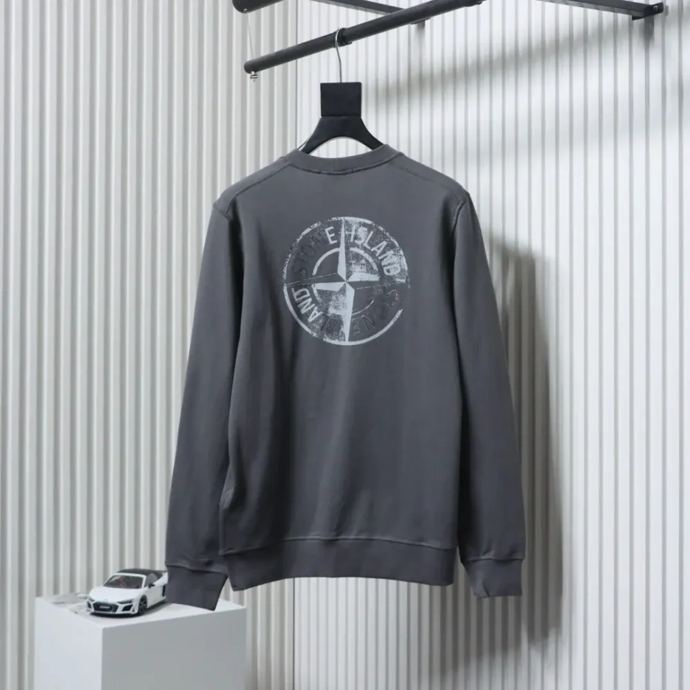 Sweatshirt mit Rundhalsausschnitt und reflektierendem Schriftzug – Bild 11