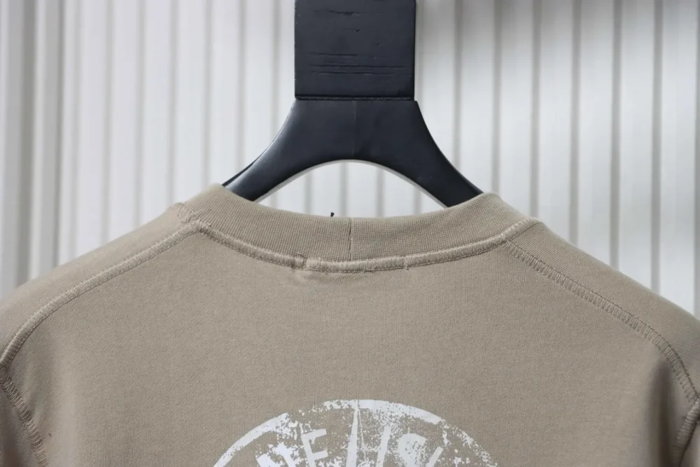 Sweatshirt mit Rundhalsausschnitt und reflektierendem Schriftzug – Bild 4