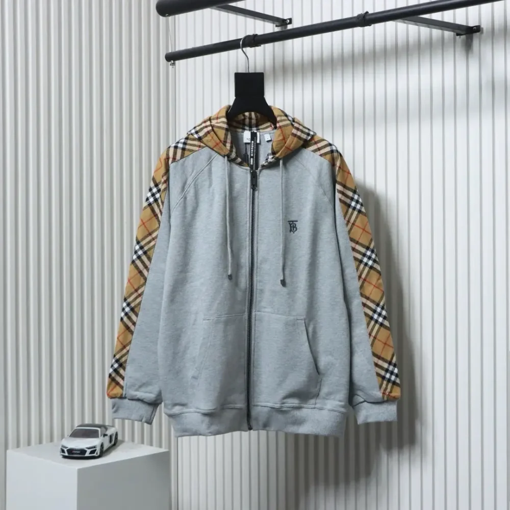 Sweatshirtjacke mit Reißverschluss und besticktem TB-Karo-Patchwork