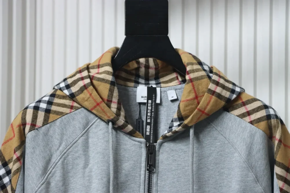 Sweatshirtjacke mit Reißverschluss und besticktem TB-Karo-Patchwork – Bild 3
