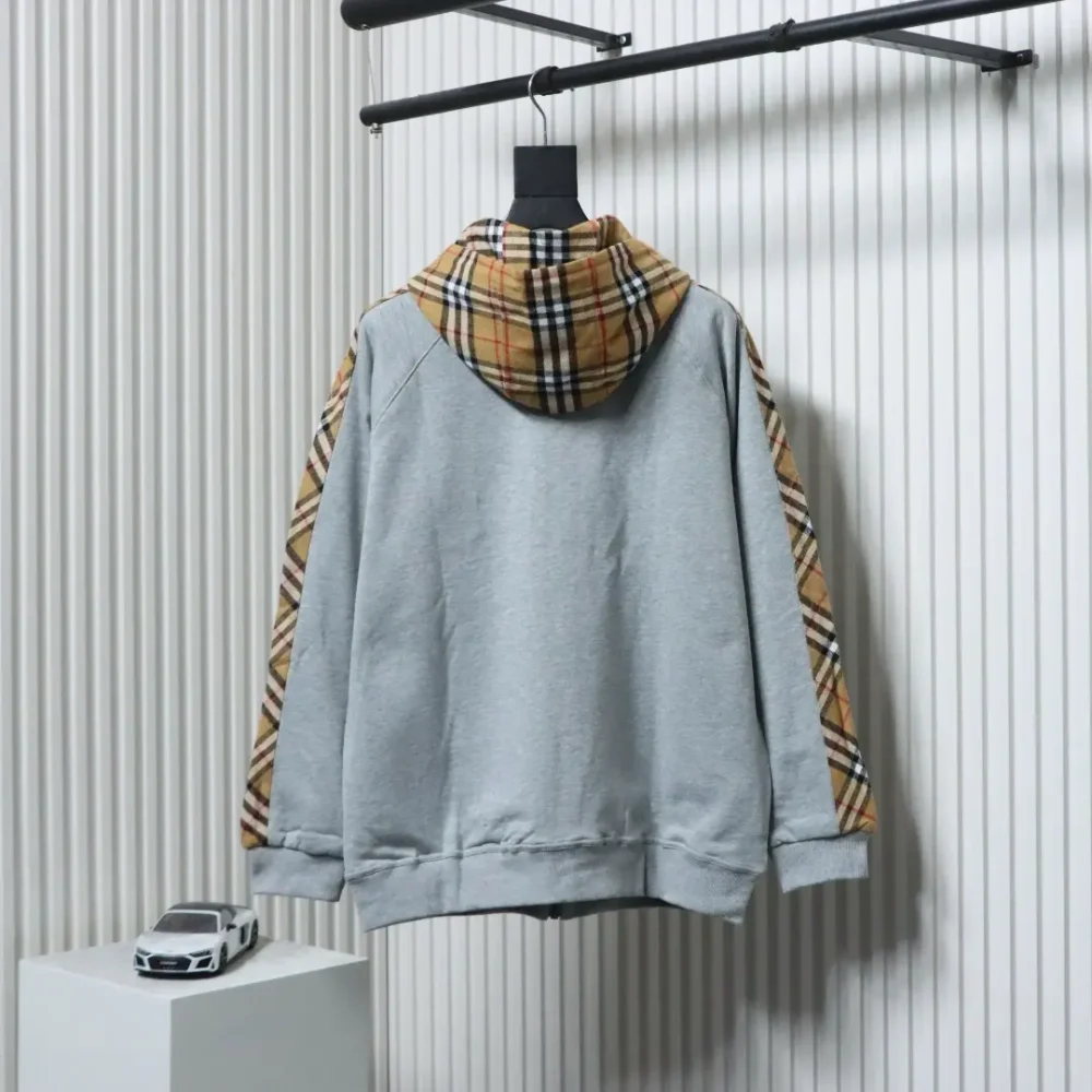 Sweatshirtjacke mit Reißverschluss und besticktem TB-Karo-Patchwork – Bild 2
