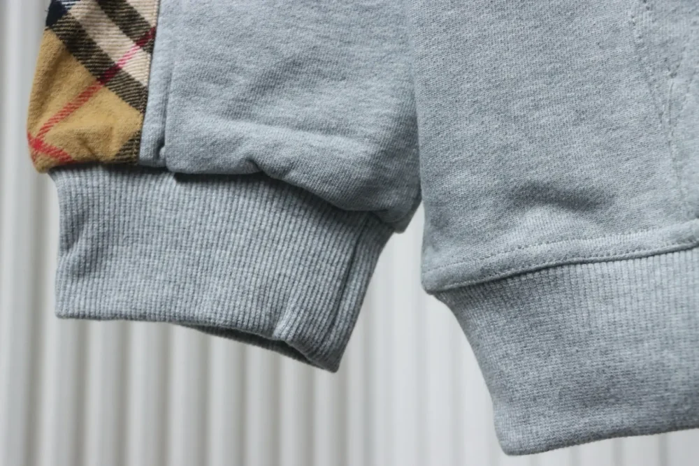 Sweatshirtjacke mit Reißverschluss und besticktem TB-Karo-Patchwork – Bild 6