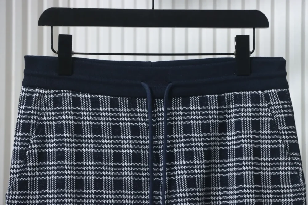 TB-Hose mit Hahnentrittmuster und Jacquardstreifen – Bild 4