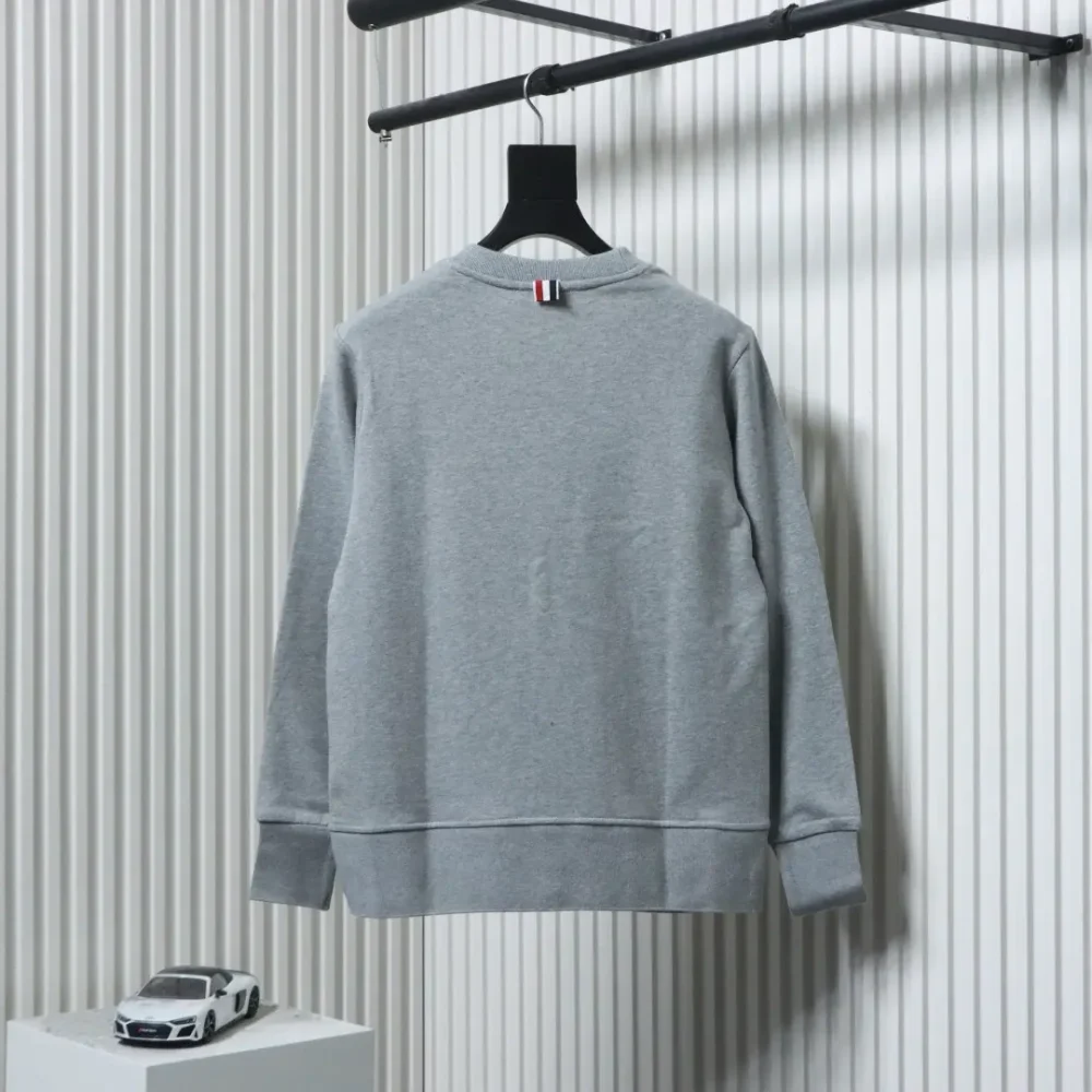 TB Sweatshirt mit Rundhalsausschnitt und neuem Saum – Bild 12