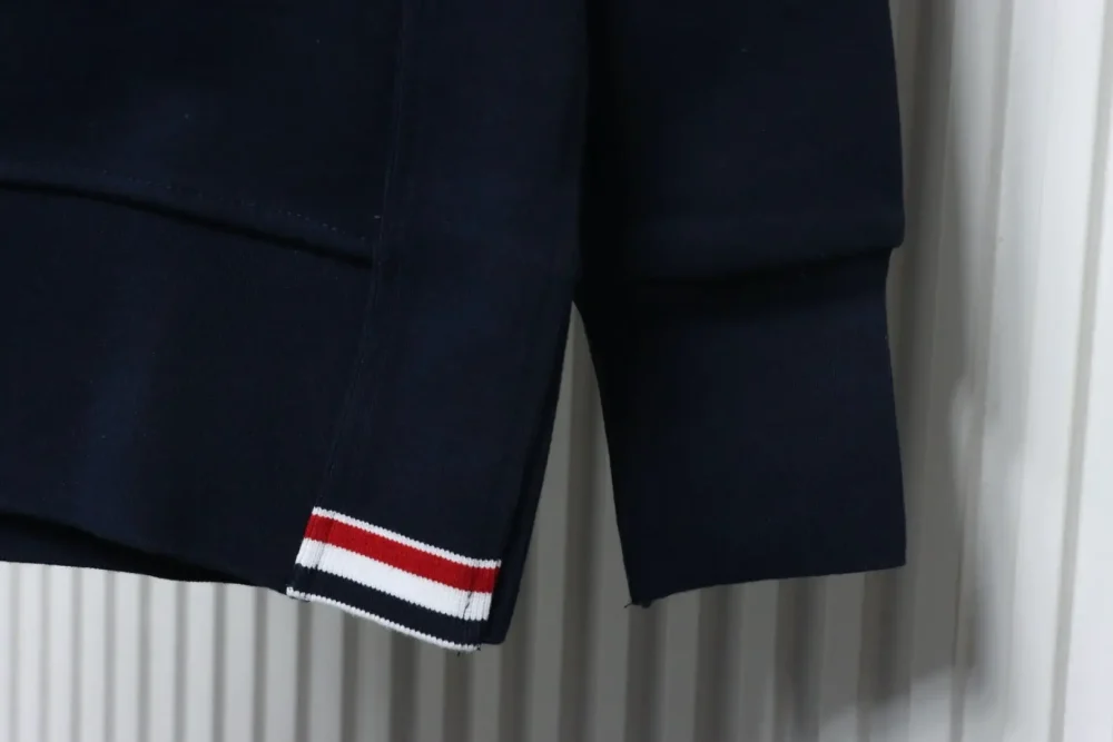 TB Sweatshirt mit Rundhalsausschnitt und neuem Saum – Bild 5