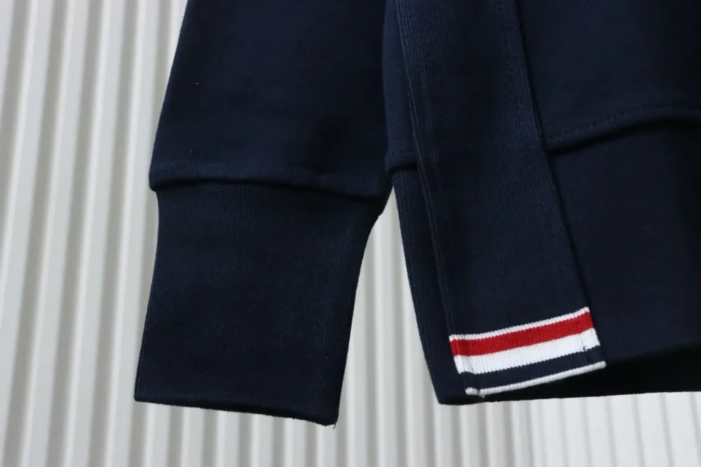 TB Sweatshirt mit Rundhalsausschnitt und neuem Saum – Bild 6
