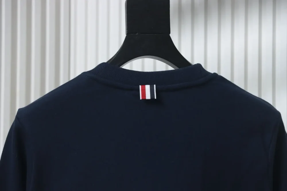 TB Sweatshirt mit Rundhalsausschnitt und neuem Saum – Bild 3