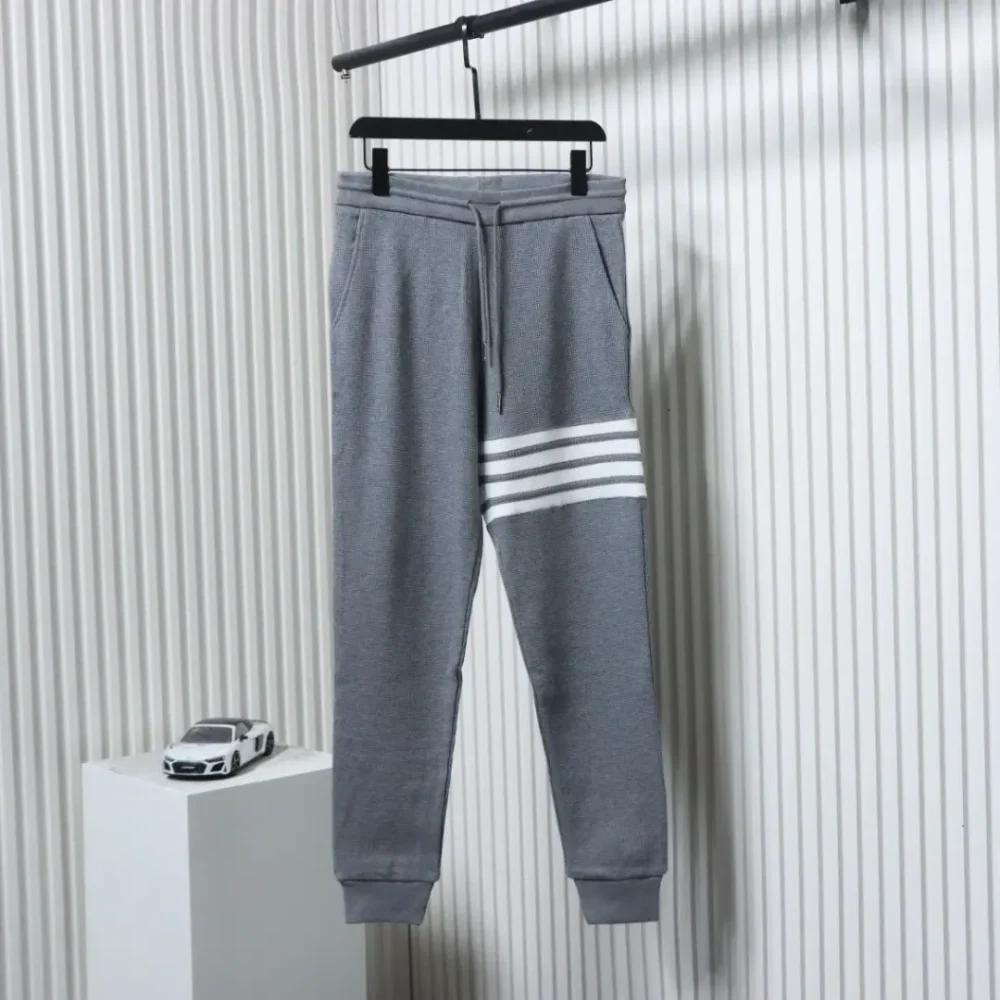 Thom Browne Klassische Jogginghose mit Waffelmuster – Bild 12