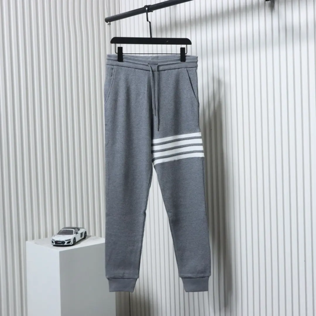 Thom Browne Klassische Jogginghose mit Waffelmuster – Bild 12