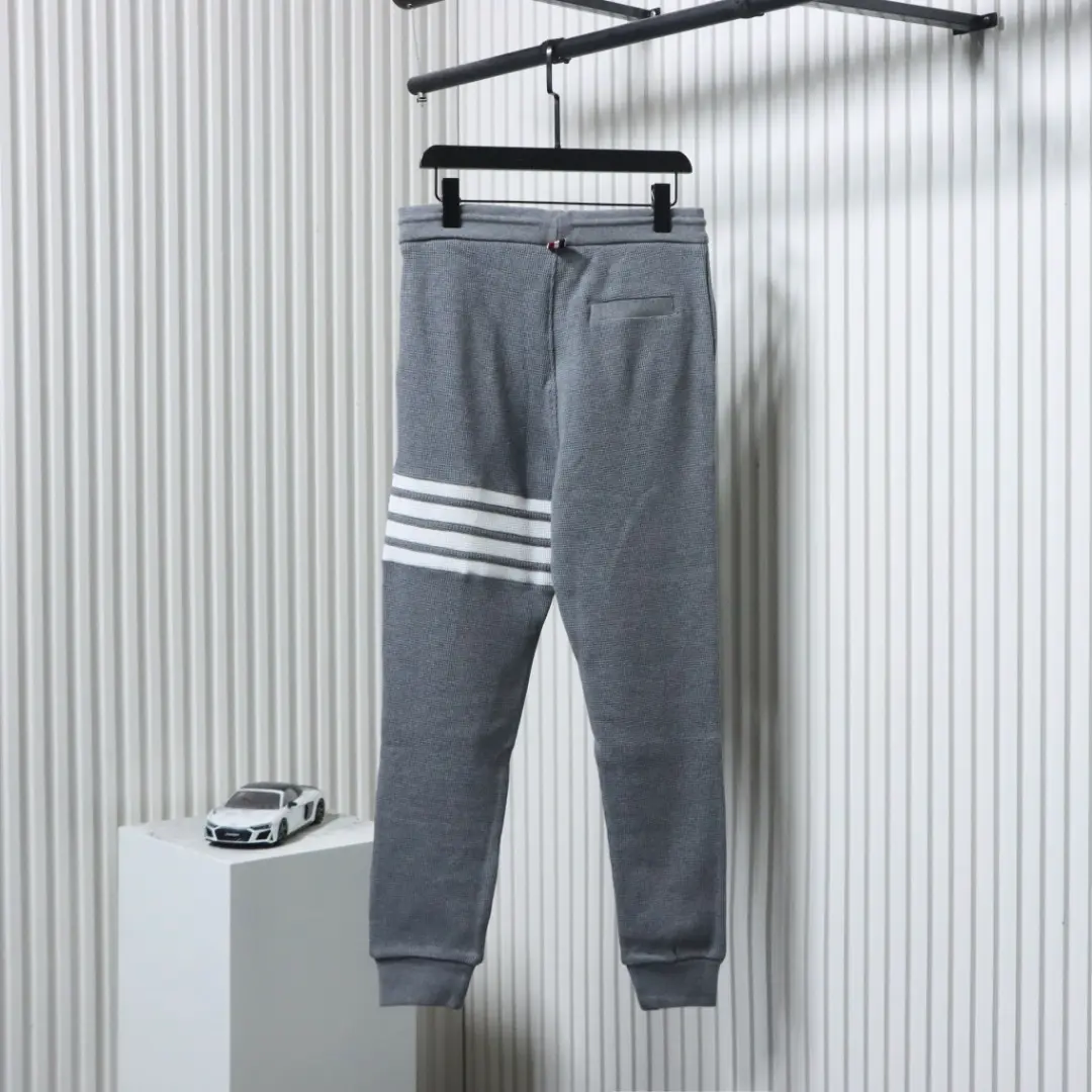 Thom Browne Klassische Jogginghose mit Waffelmuster – Bild 11