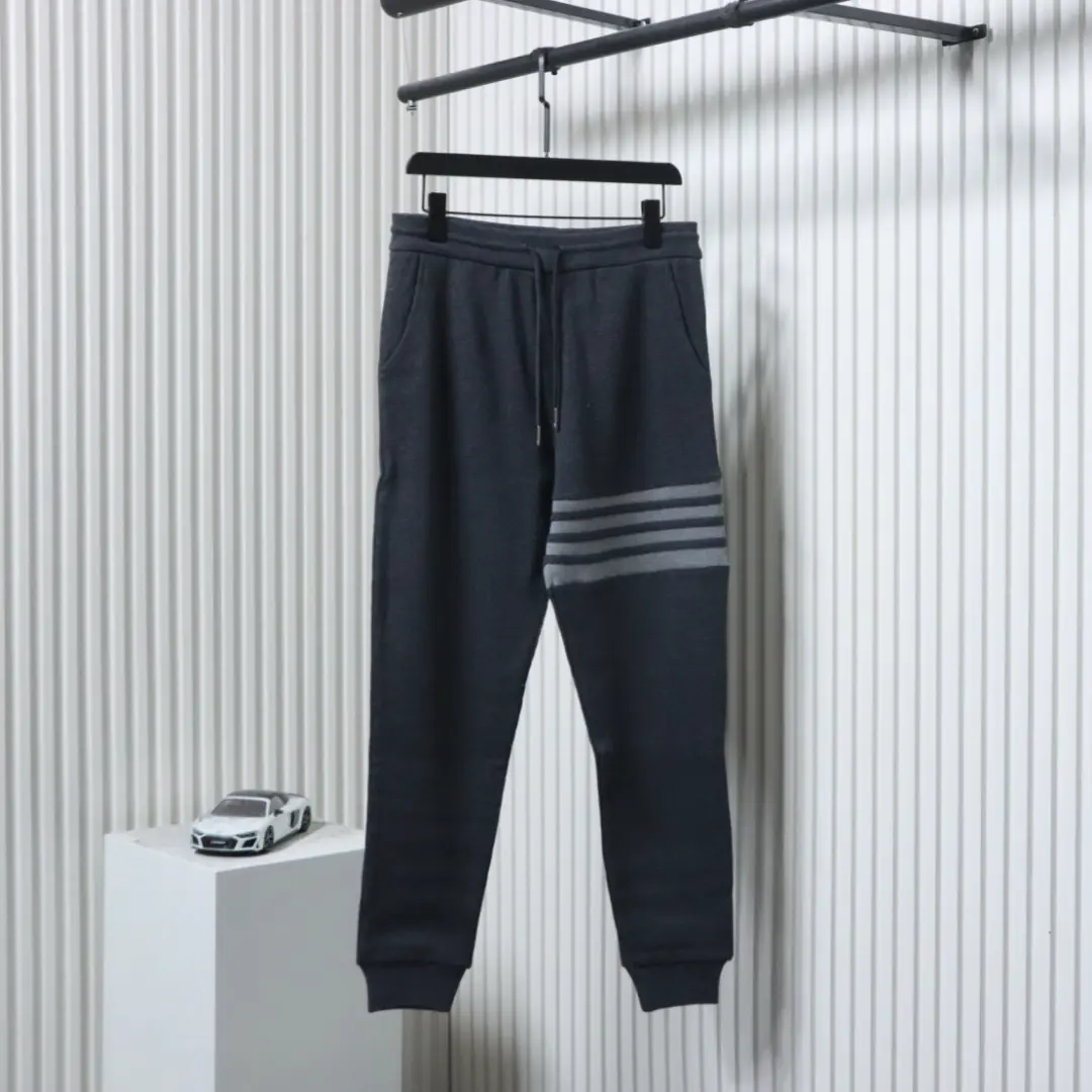 Thom Browne Klassische Jogginghose mit Waffelmuster – Bild 14