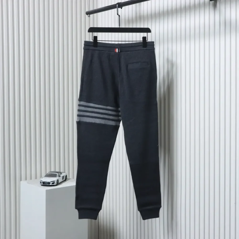 Thom Browne Klassische Jogginghose mit Waffelmuster – Bild 13
