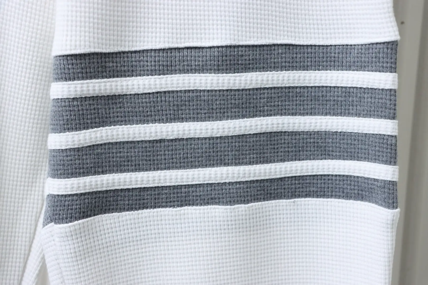 Thom Browne Klassische Jogginghose mit Waffelmuster – Bild 10